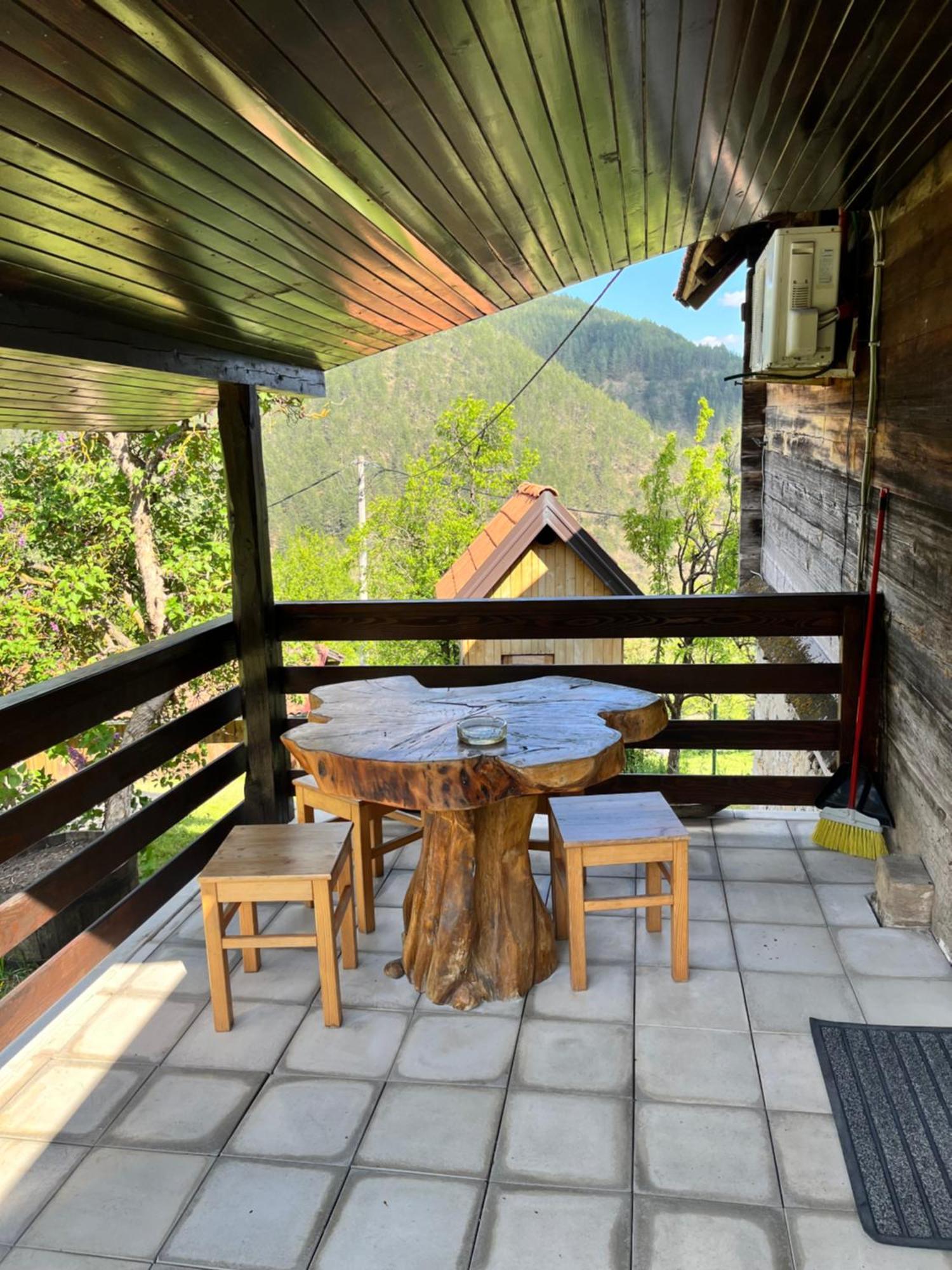 Ljubov Kutak Apartment โมกราโกรา ภายนอก รูปภาพ